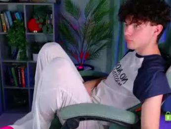 moon_gloww webcam model stream image