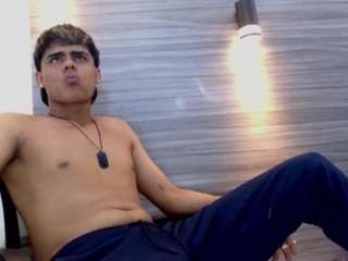 lelehott01 webcam model stream image