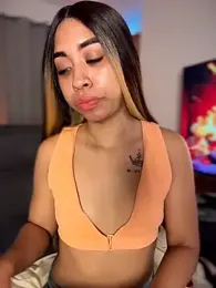 bella__honey webcam model stream image