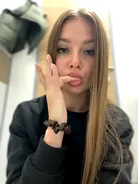 KrisMagnoly webcam model stream image