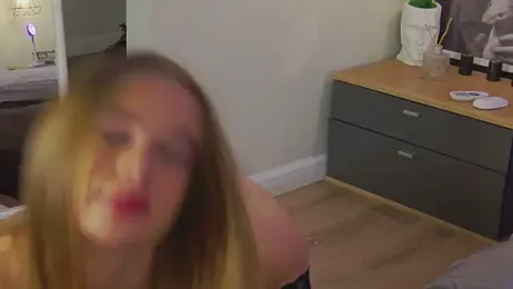 KiraMyers webcam model stream image