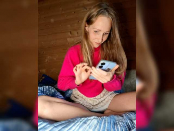 Sccarlets webcam model stream image