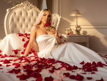 Kym webcam model stream image