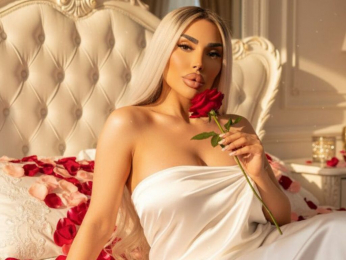 Kym webcam model stream image