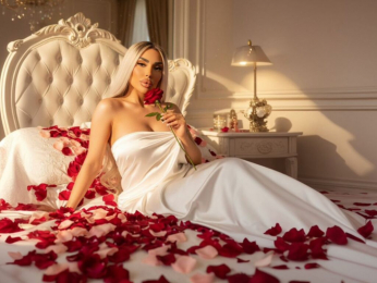 Kym webcam model stream image