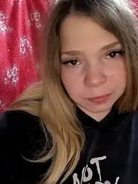 Zuli_Kiska webcam model stream image