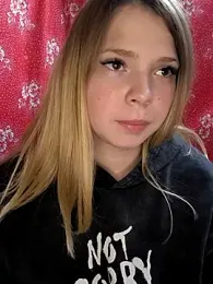 Zuli_Kiska webcam model stream image