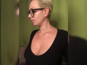 MamaKoska webcam model stream image