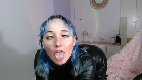 Crystal-dreamt webcam model stream image