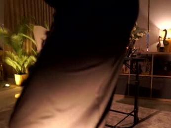 miss_ema_divine webcam model stream image