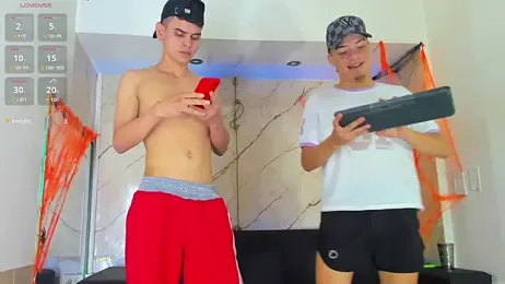 Dreams_Goldens webcam model stream image