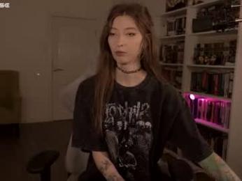 loony_moony webcam model stream image