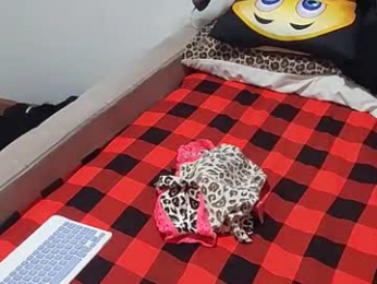 creamyhub webcam model stream image