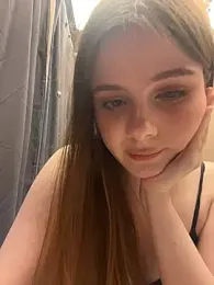 Lunabelle_ webcam model stream image