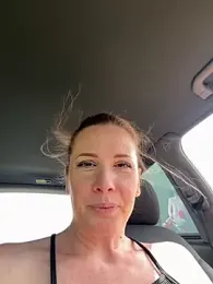 Sharon_Red webcam model stream image