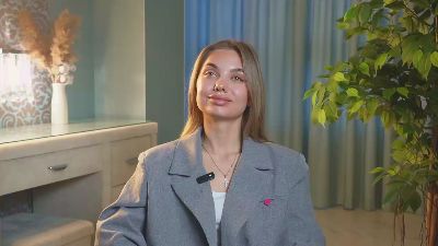 AlyshaHussian webcam model stream image