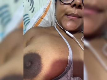 chelseea-bluey webcam bongacams model stream image