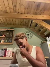 Axel_black10 webcam model stream image