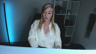 SweetLaura20 webcam model stream image