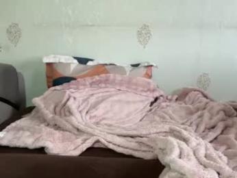 thepyngwieee webcam model stream image