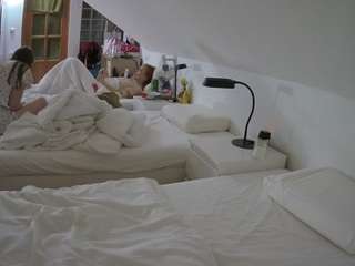 voyeurcam-julmodels-bed-3 webcam model stream image