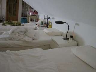 voyeurcam-julmodels-bed-3 webcam model stream image
