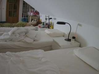 voyeurcam-julmodels-bed-3 webcam model stream image