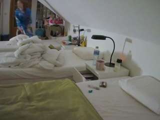 voyeurcam-julmodels-bed-3 webcam model stream image