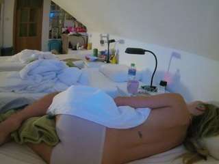 voyeurcam-julmodels-bed-3 webcam model stream image