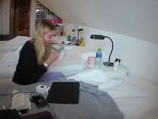 voyeurcam-julmodels-bed-3 webcam model stream image