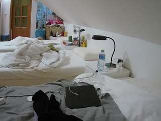 voyeurcam-julmodels-bed-3 webcam model stream image