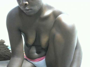 Prettyluv webcam bongacams model stream image