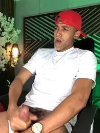 B_Wild webcam model stream image