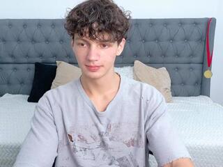 Ozzy Levitt webcam model stream image