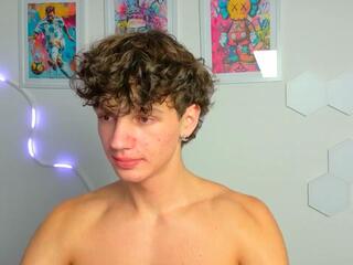 Ozzy Levitt webcam model stream image