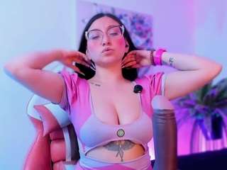 luucyjoness webcam model stream image