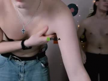 leo_void webcam model stream image