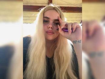VXETU webcam bongacams model stream image