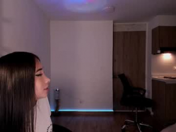 mikeyvioleta webcam model stream image