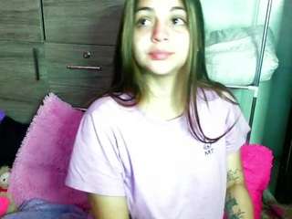 emily-cooper-a webcam model stream image