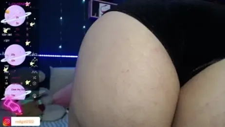 redgirlofficial webcam model stream image