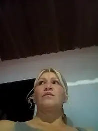 Nicolle_Milf webcam model stream image