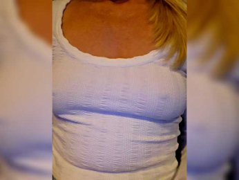 BaditaLuna webcam model stream image