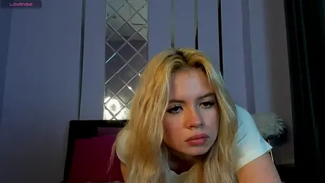 AlisaGoldie webcam model stream image