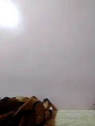 LouNa-Horny- webcam model stream image