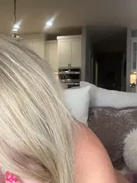docmilf12 webcam model stream image