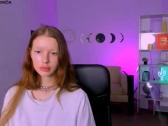 daisy_baby_ webcam model stream image