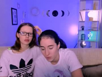 daisy_baby_ webcam model stream image