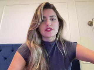 Bella Jonnes webcam model stream image