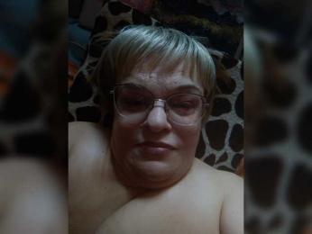 LLIyJluk webcam bongacams model stream image